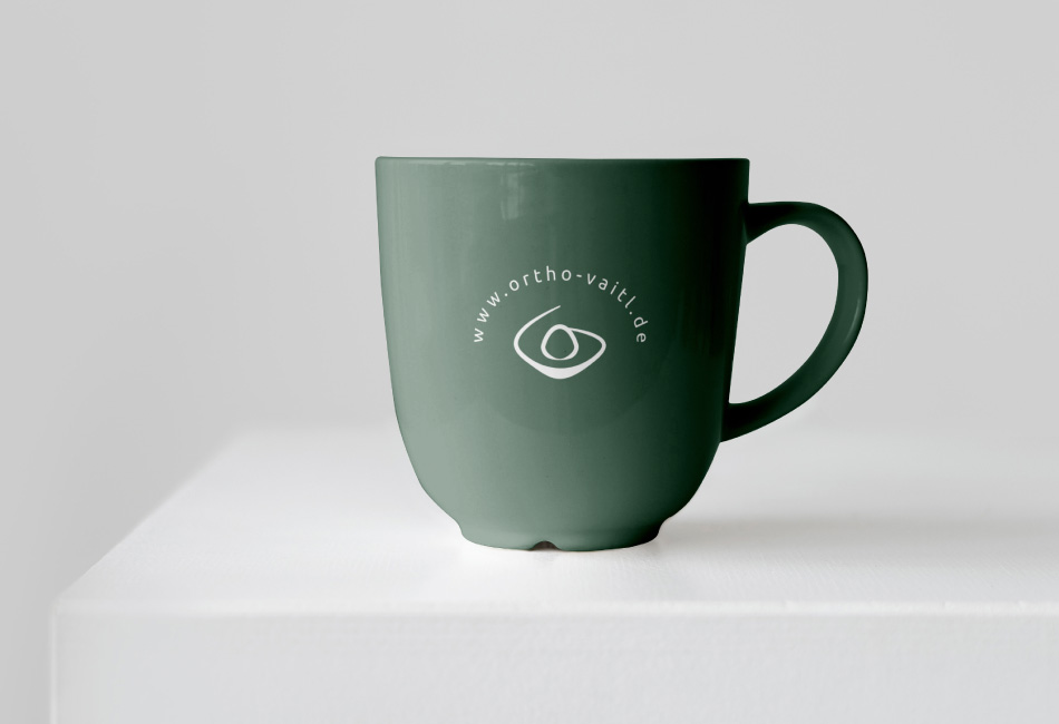 Tasse im Corporate Design der Orthopädischen Privatpraxis